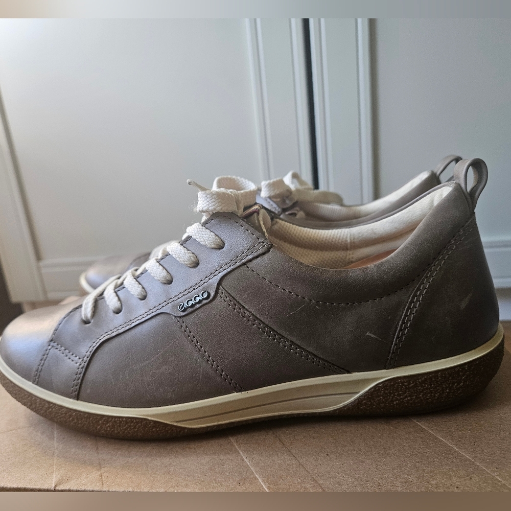 Ecco Women Soft Sneaker Size 39